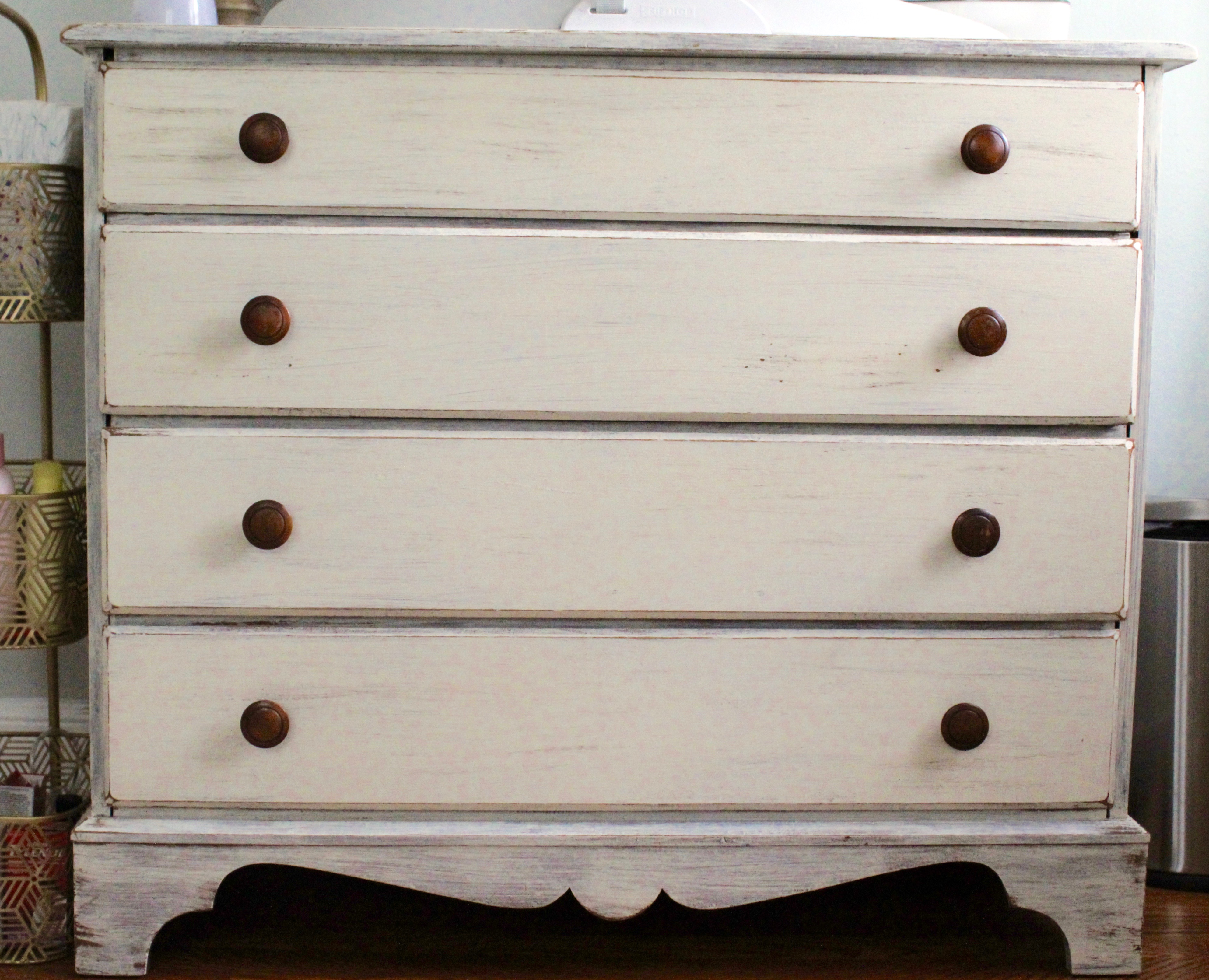 DIY Dresser drybrush makeover
